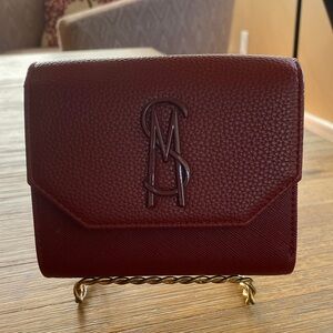 Steve Madden BTABI BURGUNDY Wallet  NWOT. 4.13" high x 4.92" wide x 1.18" deep